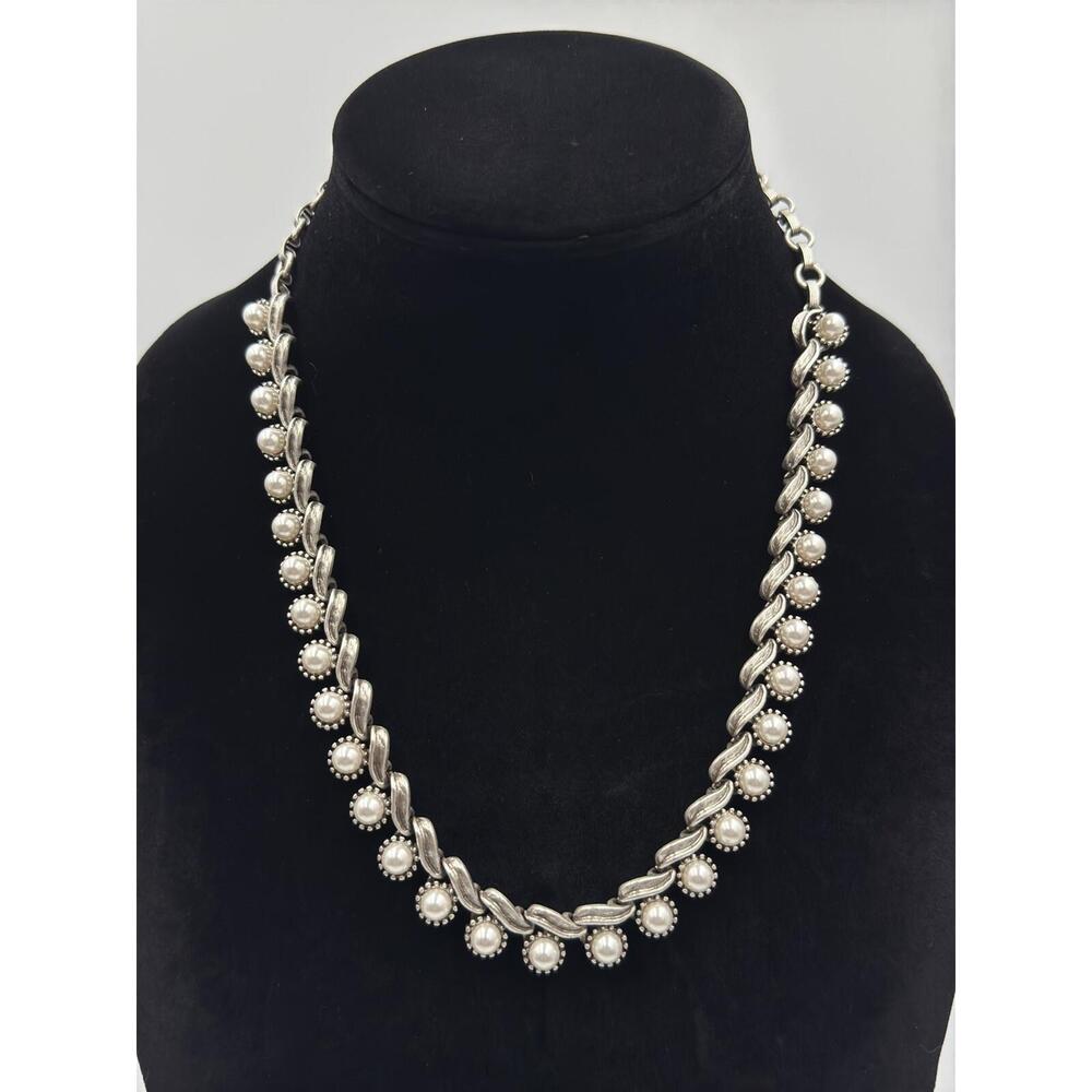 Sweet Romance Iconic 50s Marilyn Monroe Style Silver Tone Pearl Collar Necklace